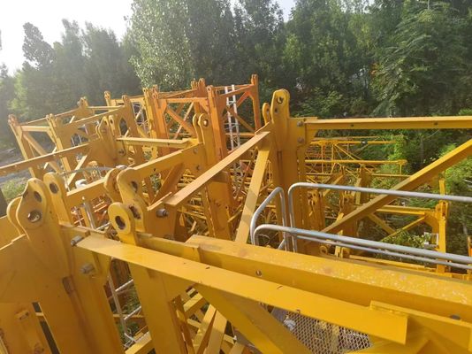 QTZ200 7015 Elevador de torre usado 10 toneladas Carga máxima 65m Jib y mástil L68
